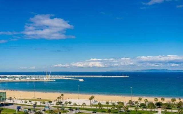 A high-rise apartment with sea-view and parking Tanger