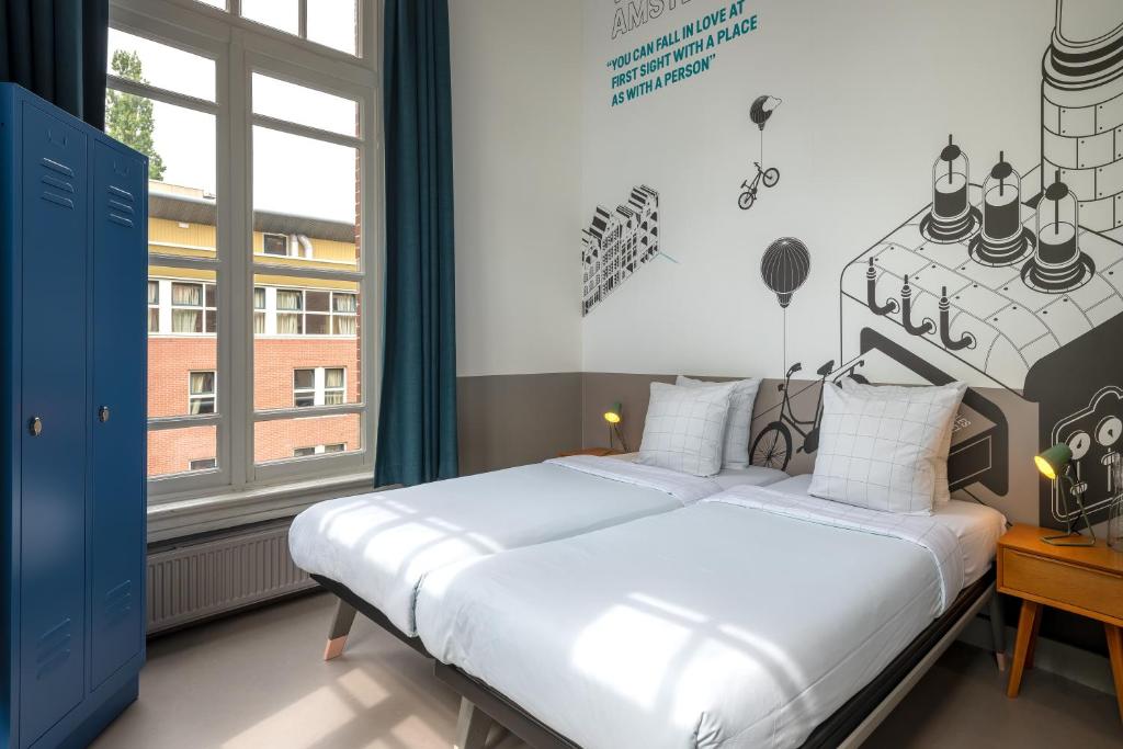 Cheap hotels in Amsterdam